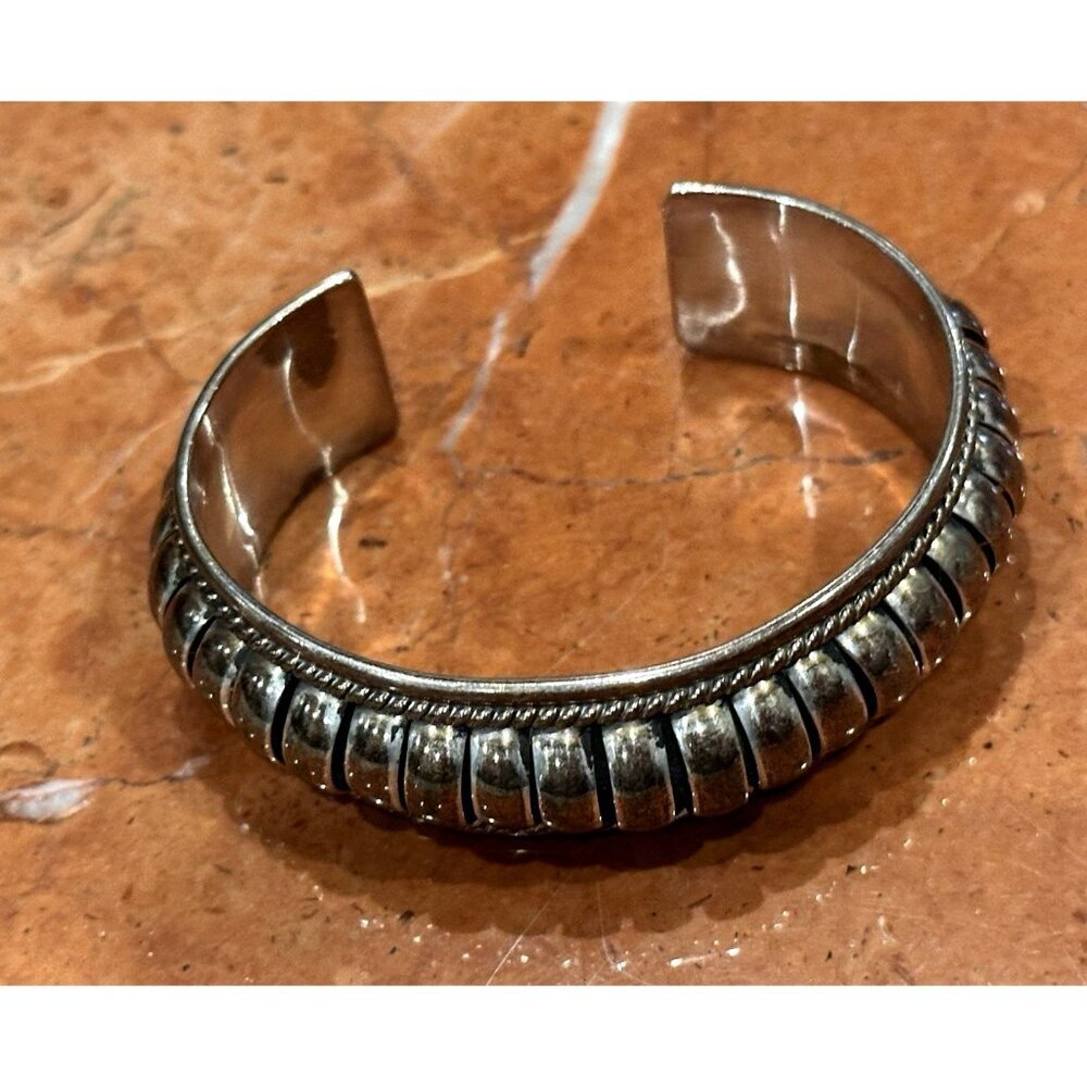 ARTISAN HAMMERED STERLING SILVER 925 CONCAVE CUFF BRACELET 22 g MINIMALIST EUC